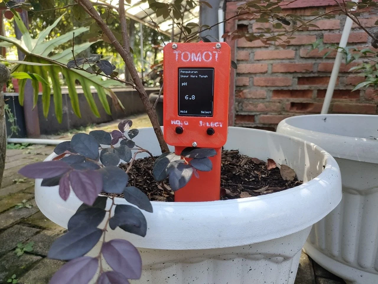 TOMOT portable soil monitoring device